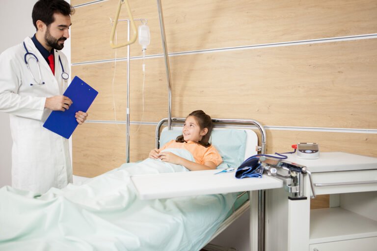 Doctor visitin a patient girl